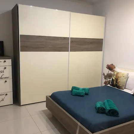 Stanza Vicino Paceville E San Giuliano Is-Swieqi